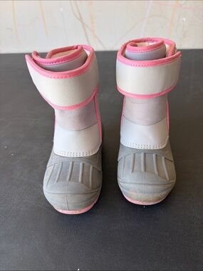 Cat & Jack Girls Gray and Pink Snow Boots